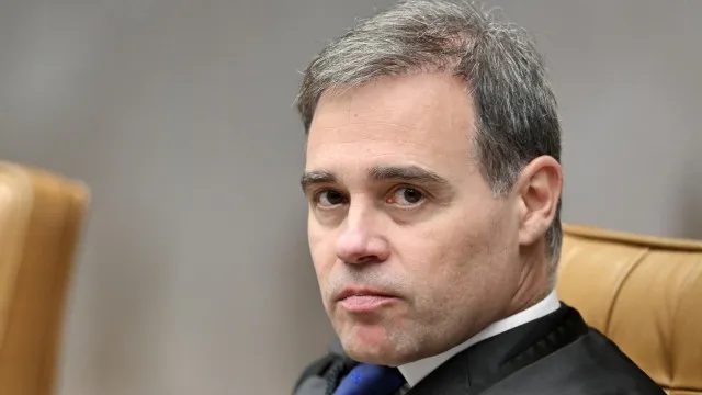 Mendonça determina exclusão de posts que associam Flávio Bolsonaro a ‘escala 7×0’
