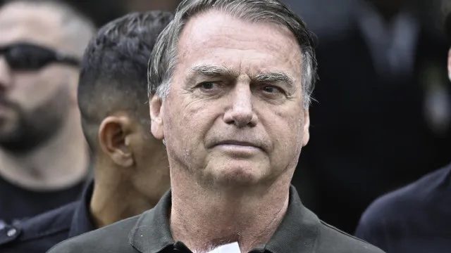 Arma de Bolsonaro apreendida em blitz pode afetar prisão domiciliar