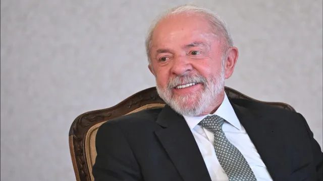 Aprovação do governo Lula ultrapassa desaprovação pela 1ª vez em 4 meses