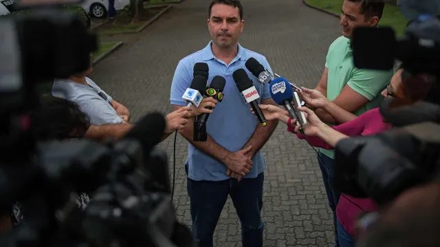 Flávio Bolsonaro ataca STF e clama por segurança jurídica nas reformas