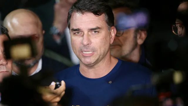 Flávio Bolsonaro propõe redução da maioridade penal para 16 anos