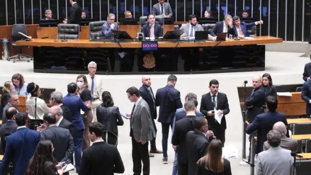 Câmara avança com aprovação da redução da maioridade penal para 16 anos