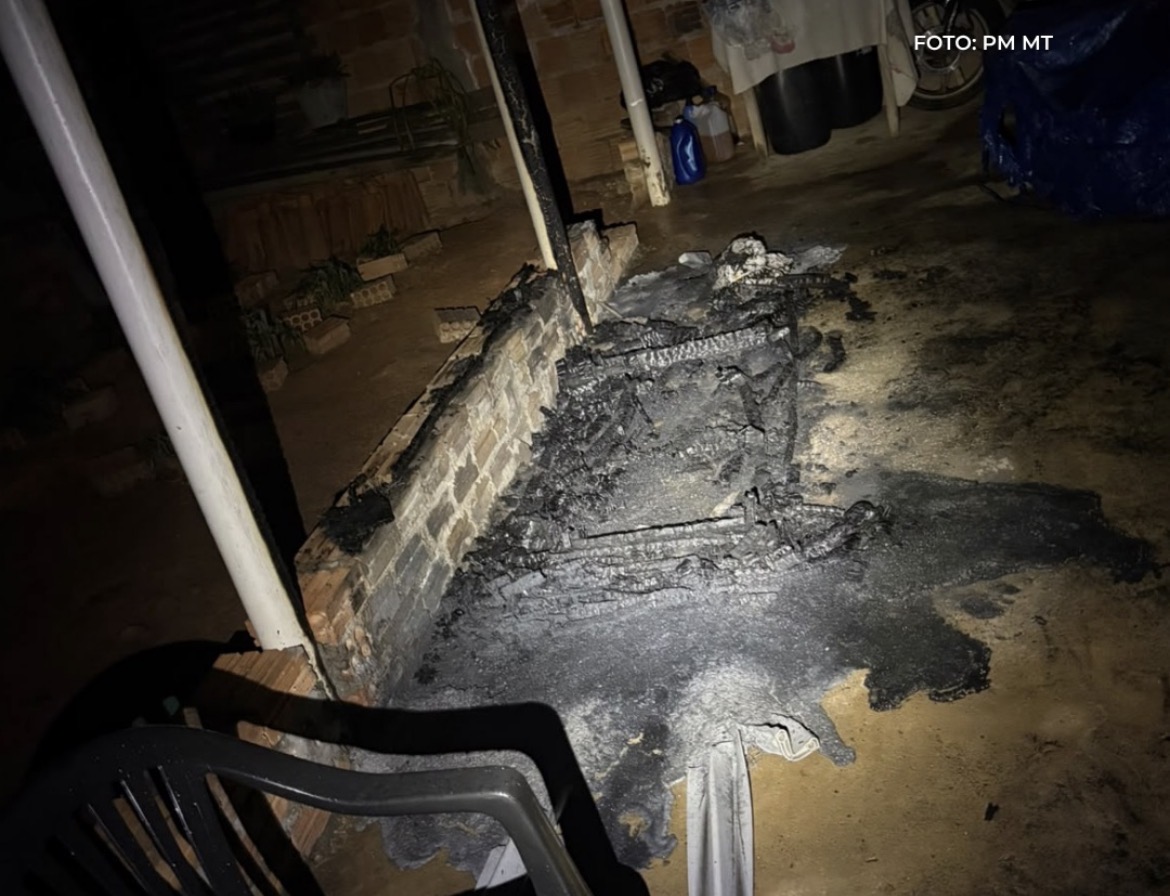 Residência é incendiada em Cáceres; polícia investiga possível ataque à casa errada