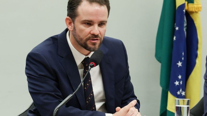 Dívida Pública do Brasil: Menor que a de Grandes Economias, Afirma Durigan