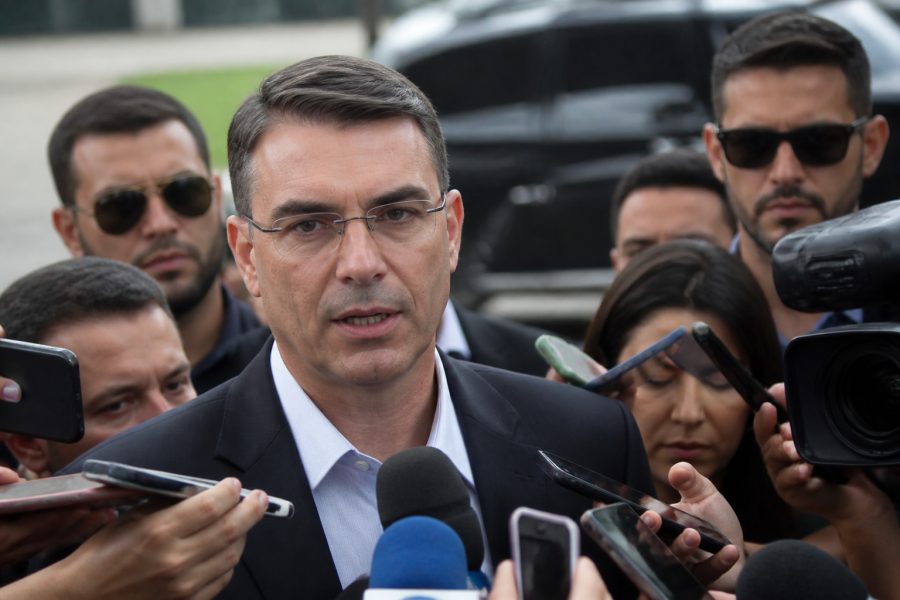 Flávio Bolsonaro acusa Moraes de interferir nas eleições de 2026
