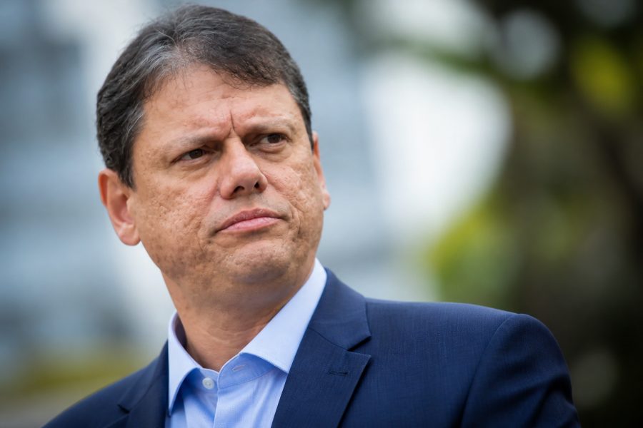 Tarcísio de Freitas alcança 46% em pesquisa para governo de SP