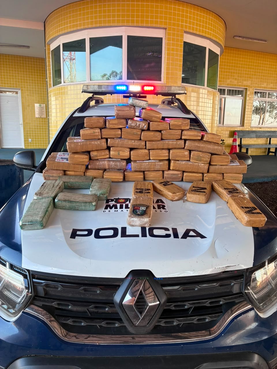 Ação integrada apreende 62 tabletes de drogas após perseguição em Alto Garças
